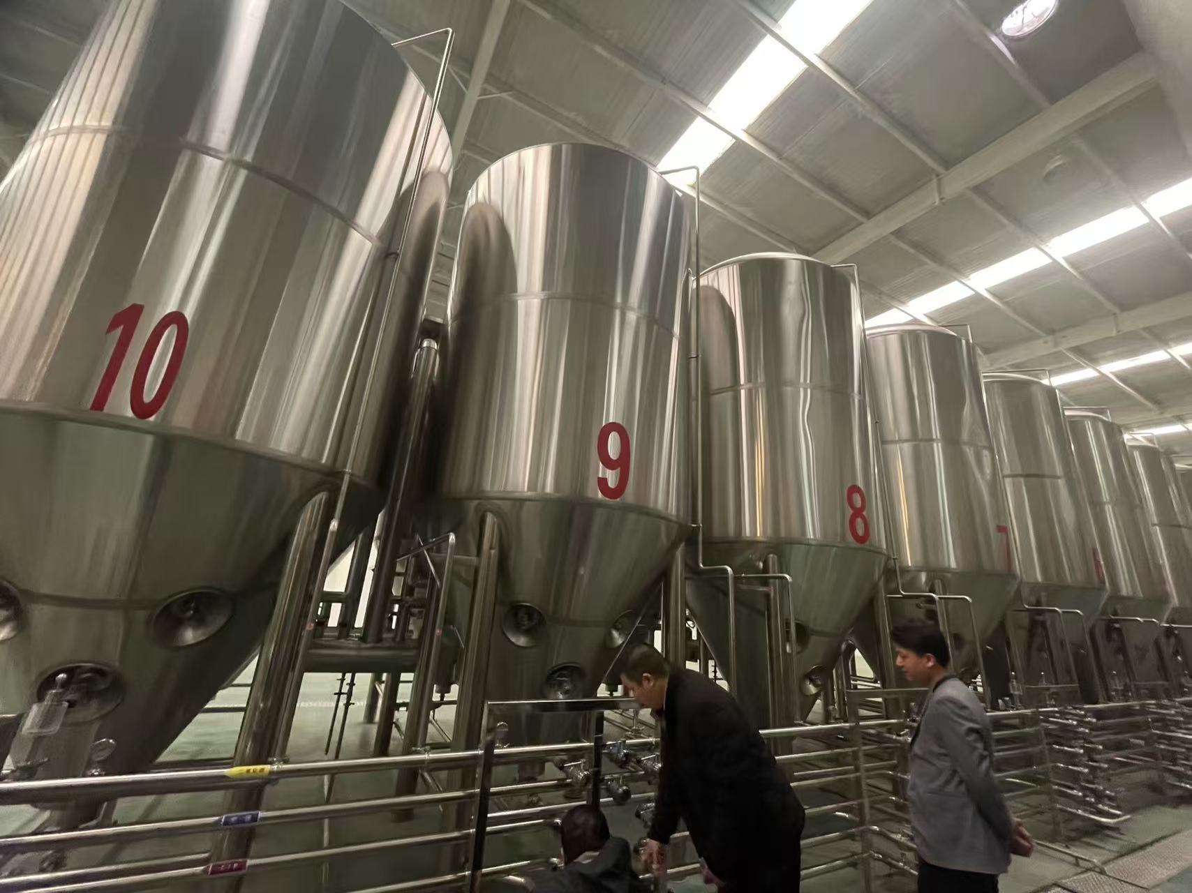 昆明精酿啤酒设备厂—平面布置、设备设计、制造、调试、培训等一条龙服务